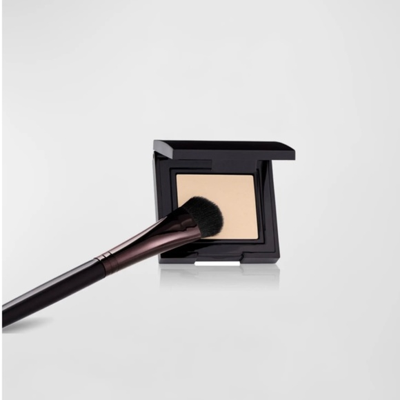Laura Mercier All Over Eye Color Brush - Picture 2 of 6